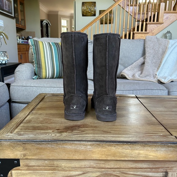 Bear Paw Elle Tall Brown Suede Boots. Size 11. - Picture 6 of 9